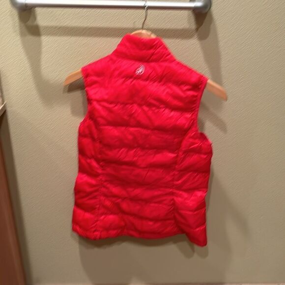 NWOT Be Inspired down packable puffer vest I'm w woman's red color. - Picture 6 of 12